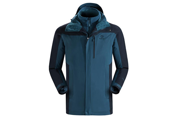 三合一沖鋒衣內(nèi)膽選擇羽絨好還是抓絨好？沖鋒衣廠家為你解答